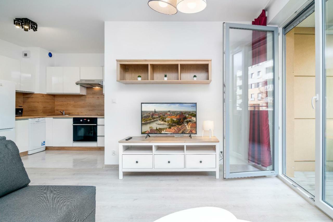 Exclusive Apartments Teczowa With Underground Parking By Noclegi Renters Wroclaw Exterior photo