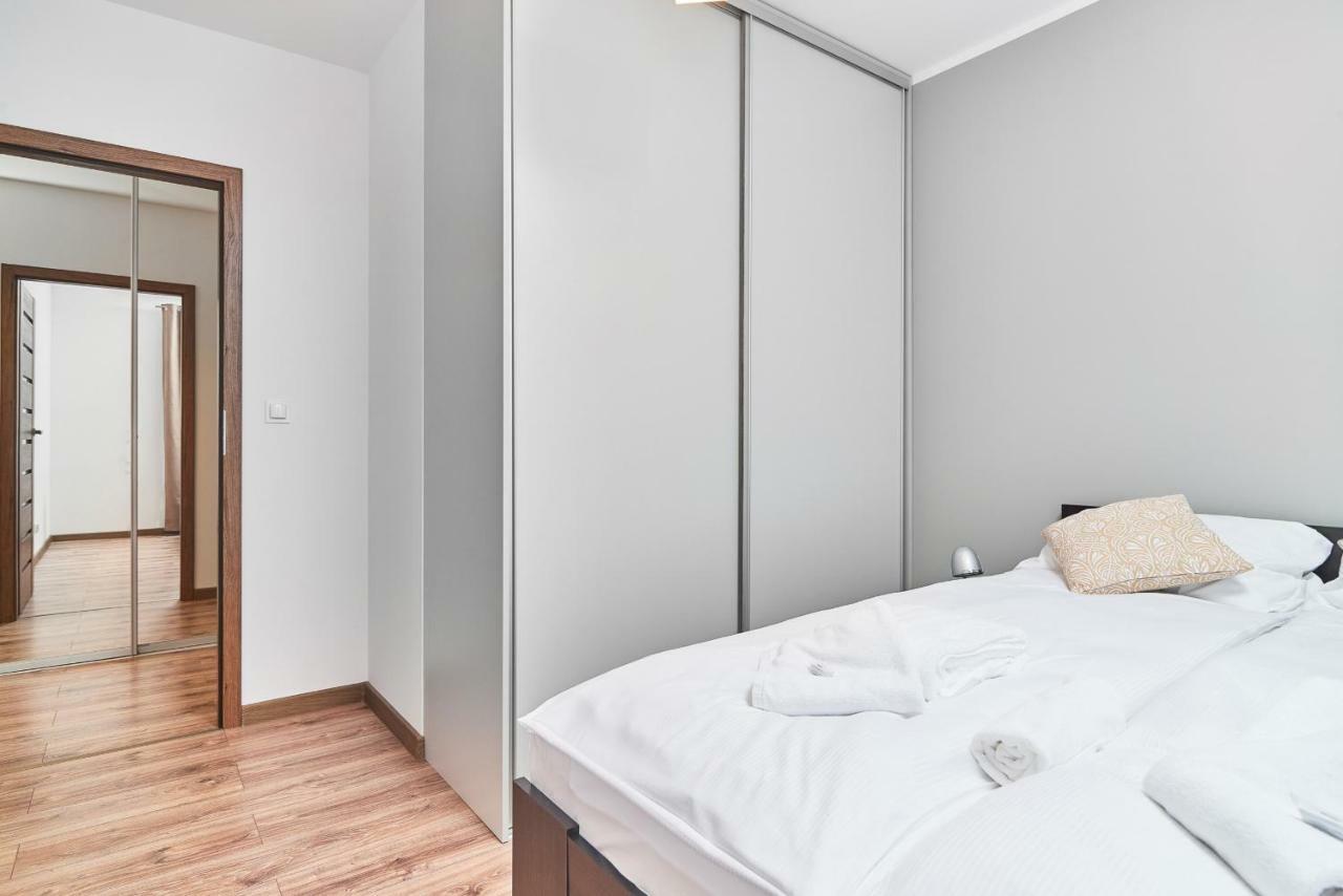 Exclusive Apartments Teczowa With Underground Parking By Noclegi Renters Wroclaw Exterior photo
